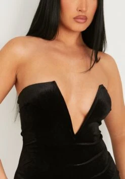 Viktoria Black Plunge Front Velvet Mini Dress -LA Dress Sales Store me7467 11 10 2022 cozja jpg